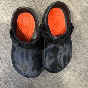 Women’s crocs size 6